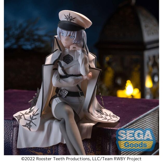 Close-Up of Weiss Schnee Statue in Scenic Setting
