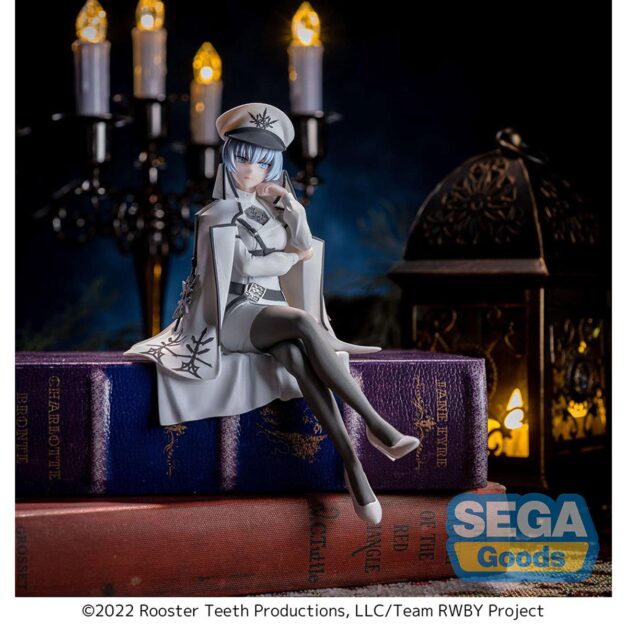 Weiss Schnee Statue Angled View on Book with Scenery